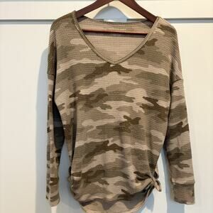 American Eagle Shirt Women Sz XS Green Scoop Neck Waffle Knit Camo Tee Soft Cozy